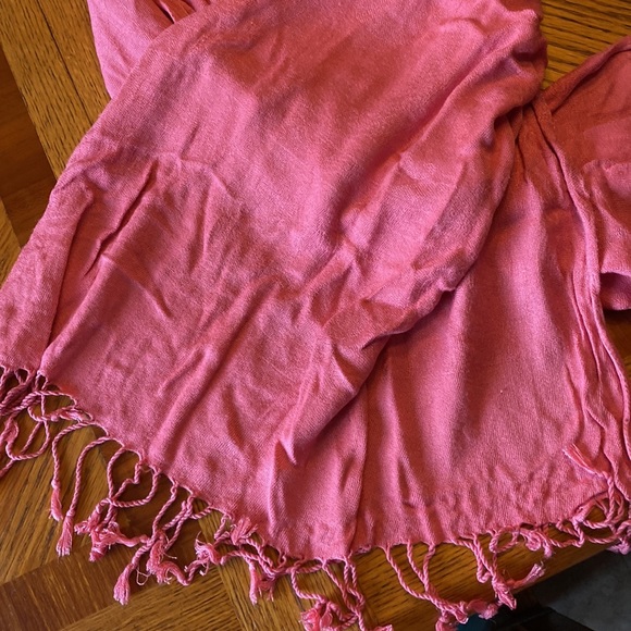 Women’s pink scarf - Picture 2 of 4